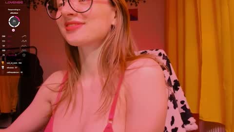 mollytucker online show from December 20, 4:11 pm