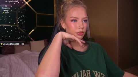 mollyymayy online show from May 1, 1:31 am