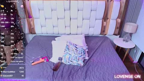 Snapshot of mommyissuess_ chatting on January 7, 7:38 pm Daphne  online show from January 7, 7:38 pm