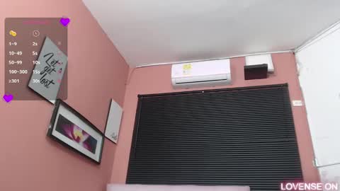 Snapshot of mommyissuess_ chatting on March 8, 7:40 pm Daphne  online show from March 8, 7:40 pm