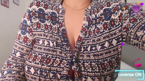 Snapshot of mommyissuess_ chatting on February 6, 8:02 pm Daphne  online show from February 6, 8:02 pm