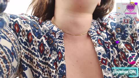 Snapshot of mommyissuess_ chatting on February 7, 6:03 am Daphne  online show from February 7, 6:03 am