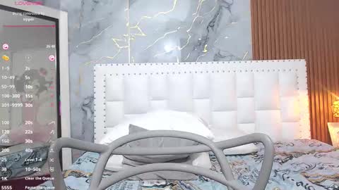 Snapshot of mommyissuess_ chatting on February 11, 6:30 am Daphne  online show from February 11, 6:30 am