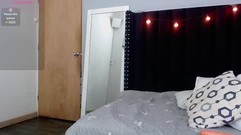 Snapshot of mommyissuess_ chatting on January 16, 7:52 pm Daphne  online show from January 16, 7:52 pm