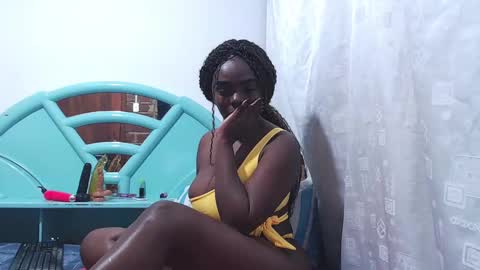 Snapshot of mommywebcam chatting on February 15, 11:49 pm DINAH online show from February 15, 11:49 pm