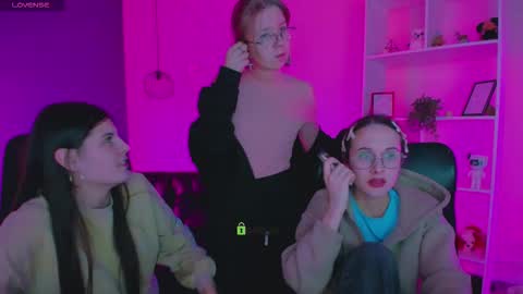 Mona  online show from February 6, 1:53 am