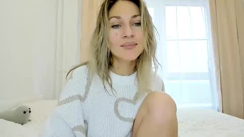 Mona online show from November 12, 6:11 am