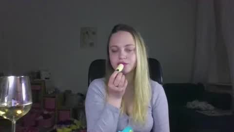 monarise online show from April 3, 7:34 pm