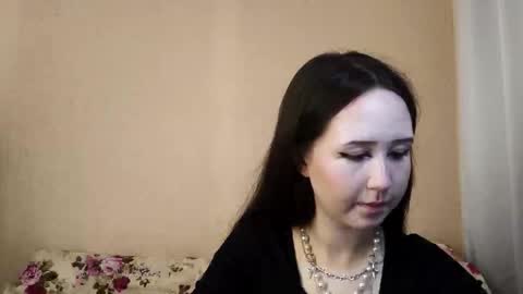 Mia online show from November 5, 3:28 pm