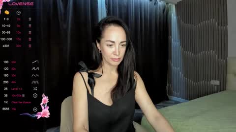 monica_weisss online show from December 5, 7:15 pm