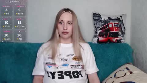 Snapshot of monika_luire chatting on September 17, 1:20 pm Monika online show from September 17, 1:20 pm