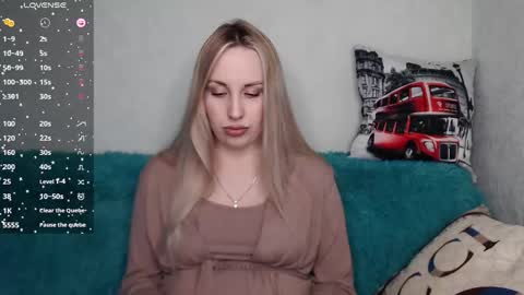 Snapshot of monika_luire chatting on September 28, 12:43 pm Monika online show from September 28, 12:43 pm