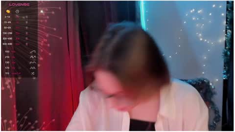 Snapshot of moon__girl chatting on December 29, 7:22 pm Roxy online show from December 29, 7:22 pm