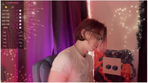 Snapshot of moon__girl chatting on December 19, 8:13 pm Roxy online show from December 19, 8:13 pm