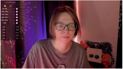 Snapshot of moon__girl chatting on December 12, 8:32 pm Roxy online show from December 12, 8:32 pm