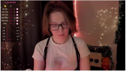 Snapshot of moon__girl chatting on December 14, 6:41 pm Roxy online show from December 14, 6:41 pm