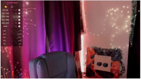 Snapshot of moon__girl chatting on December 9, 6:57 pm Roxy online show from December 9, 6:57 pm