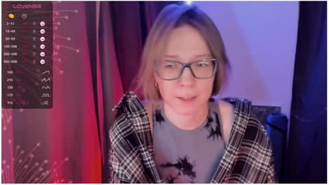 Snapshot of moon__girl chatting on February 6, 8:13 pm Roxy online show from February 6, 8:13 pm