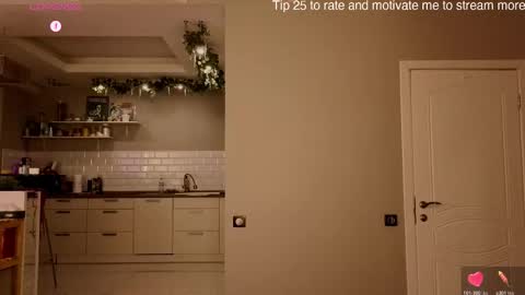 Luna  online show from March 25, 6:44 pm