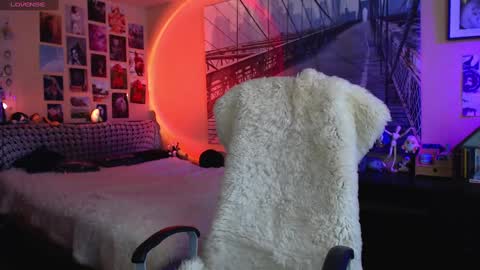 Snapshot of moon_sugar_ chatting on March 4, 1:17 pm Keira online show from March 4, 1:17 pm