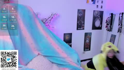 MOON  online show from October 28, 2:06 am