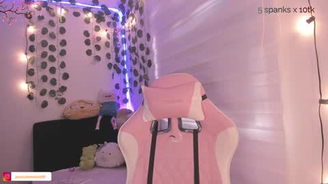 moonliight__ online show from February 3, 9:07 pm