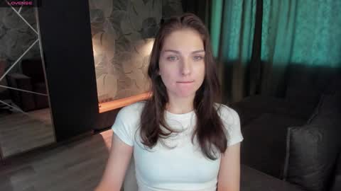 Snapshot of moonmila23 chatting on October 8, 6:18 am moonmila23 online show from October 8, 6:18 am