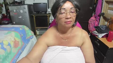 mrs_mommy online show from October 26, 11:22 pm