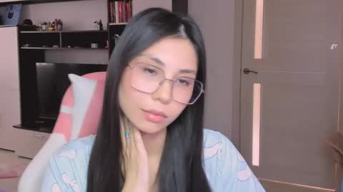 ms_emily_ online show from April 18, 9:23 am