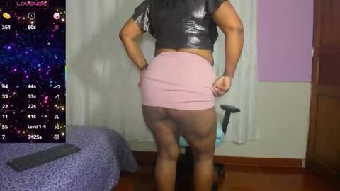 Snapshot of mya_blaze chatting on October 8, 2:10 pm mya_blaze online show from October 8, 2:10 pm