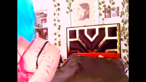 Snapshot of myagosling13 chatting on October 25, 4:47 pm miagosling NTMU Dont forget follow me online show from October 25, 4:47 pm