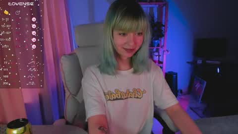 MylaFlores online show from April 19, 4:34 am