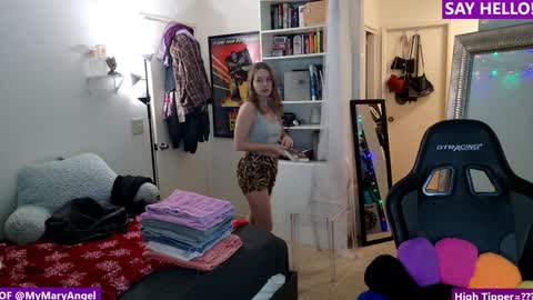 Snapshot of mymaryangel chatting on December 4, 4:54 am mymaryangel online show from December 4, 4:54 am