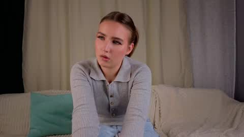 myrahenley online show from April 8, 11:12 am