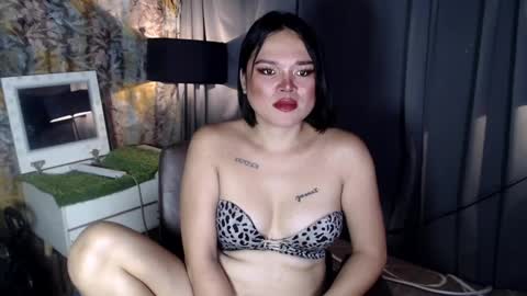 UR GIRL NEXTDOOR online show from February 14, 5:41 am