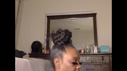 mzthundabootie online show from March 18, 1:54 am