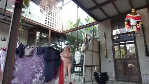 nadyabasinger online show from October 8, 8:40 am