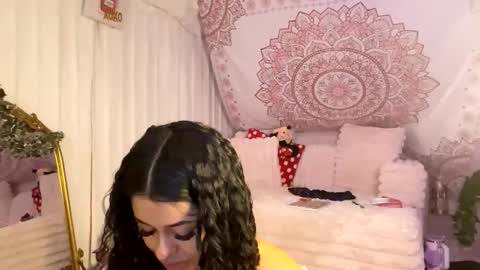 naelove2222 online show from April 13, 10:43 pm