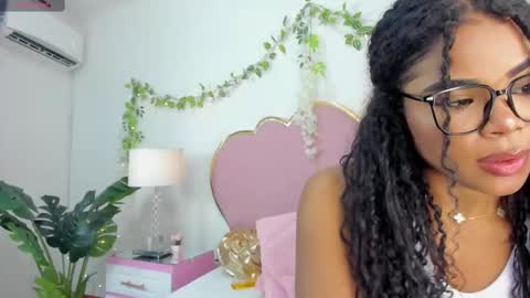 NahiaraReina  online show from September 17, 4:05 pm