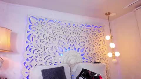 Nahomi  online show from January 7, 5:49 pm