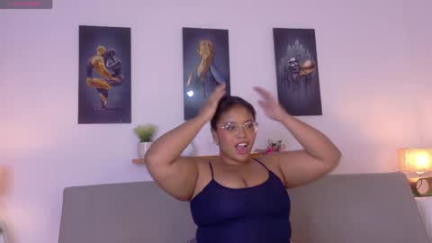 nairagold_ online show from April 19, 4:01 am