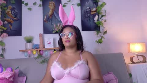 nairagold_ online show from April 6, 1:16 am