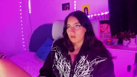 Snapshot of nami_white chatting on October 4, 4:51 am nami_white online show from October 4, 4:51 am