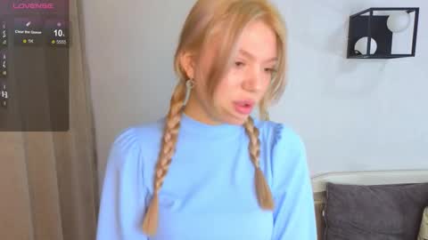 Hello im Lola online show from December 16, 3:56 am