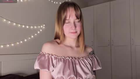 Snapshot of naomi_oops chatting on October 19, 5:26 pm Naomi online show from October 19, 5:26 pm