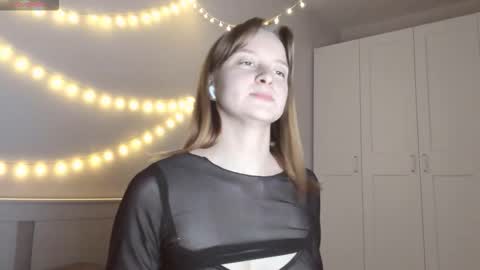 Naomi online show from October 31, 8:02 pm