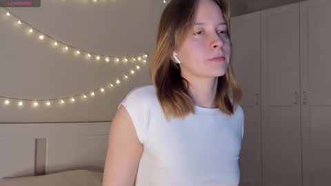 Snapshot of naomi_oops chatting on September 20, 10:19 pm Naomi online show from September 20, 10:19 pm