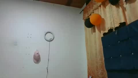 Mia online show from November 4, 7:41 pm