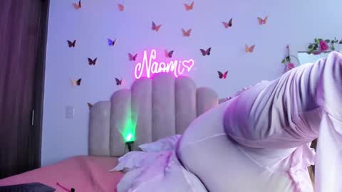 Snapshot of naomiasha_ chatting on September 24, 4:11 am online show from September 24, 4:11 am