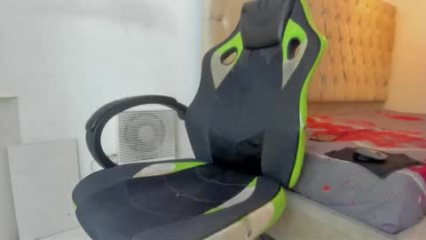 naomis_35 online show from January 7, 8:12 pm